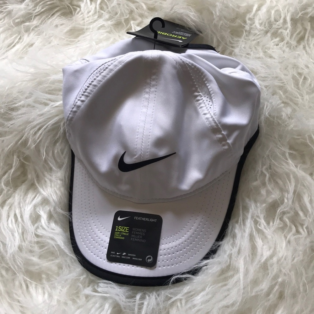White Nike baseball cap
